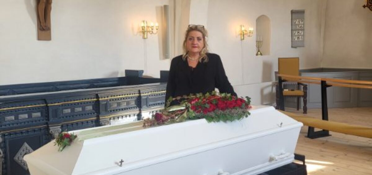 ET sidste farvel i Munkebo kirke Skrevet af Jenet Helvig Lovesnes